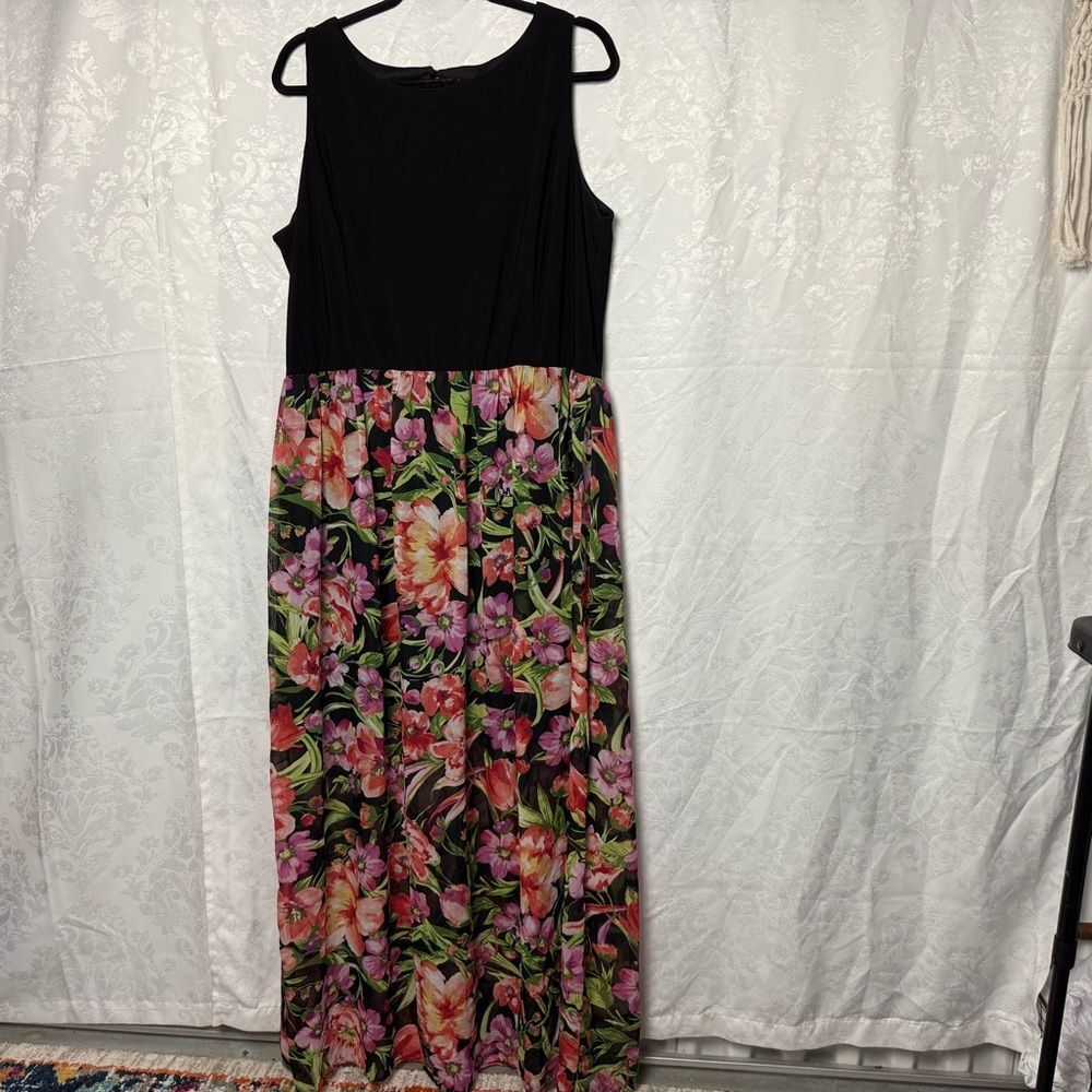 RN Studio by Ronnie Nicole Black and Floral‎ Dress Size 16